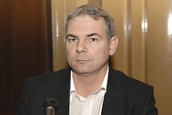 
Thierry Le Paon, secrétaire général de l’union des syndicats CGT du Calvados, membre du Conseil d’orientation pour l’emploi 

 - 88.5 ko