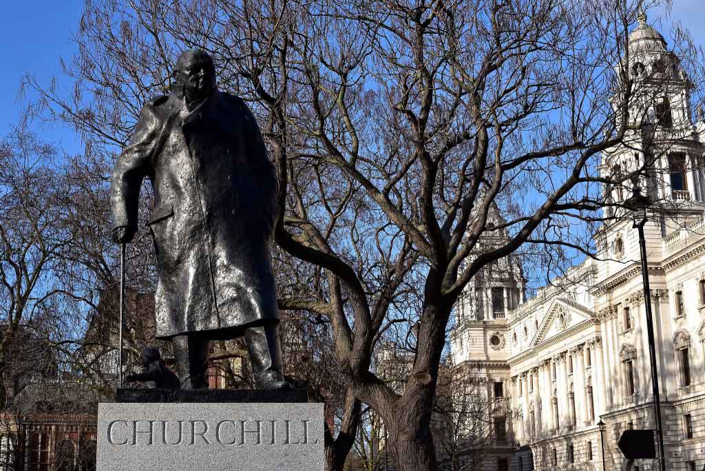 Winston Churchill et la stratégie d'imposer l'anglais au monde